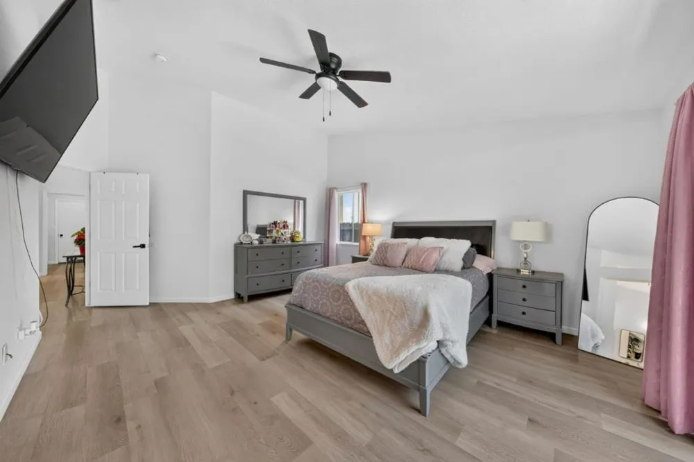 1674 Iris Street Los Banos, CA 93635