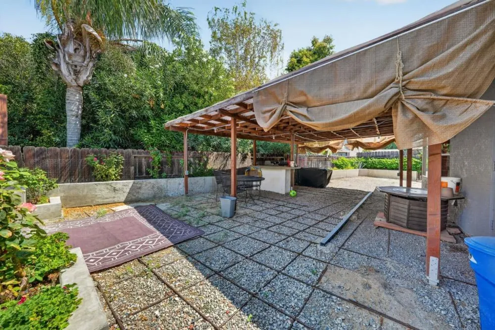 1674 Iris Street Los Banos, CA 93635