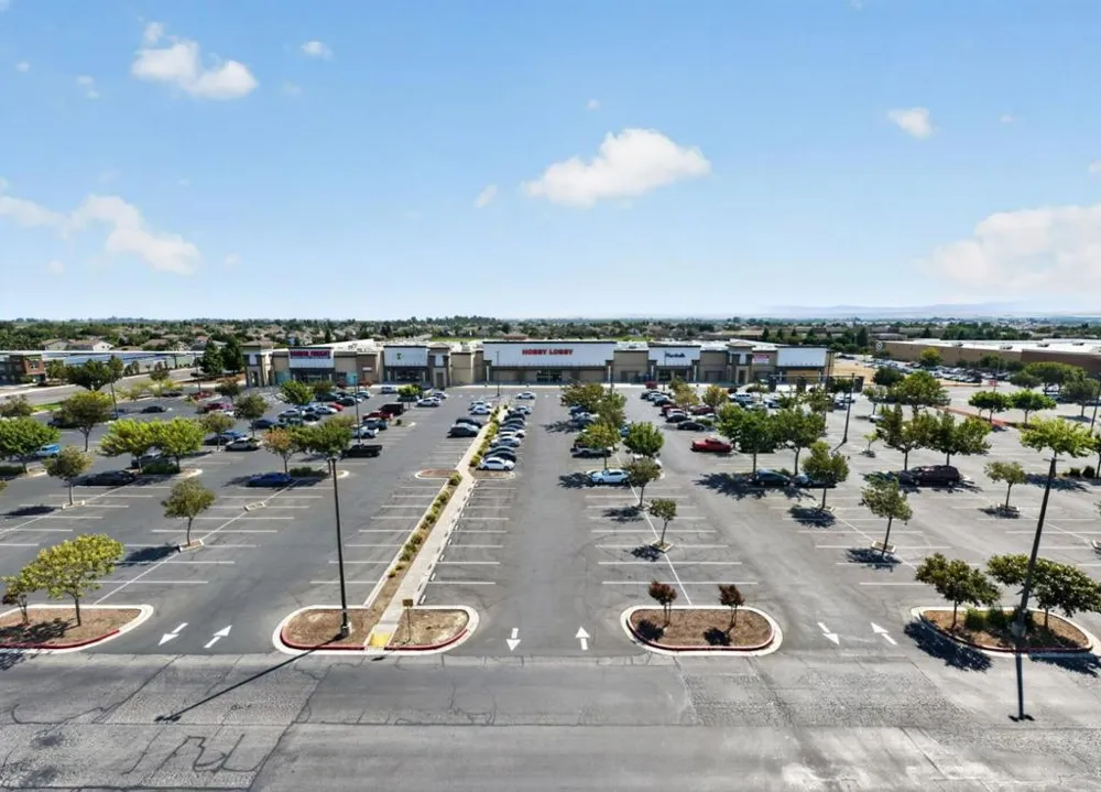 1674 Iris Street Los Banos, CA 93635