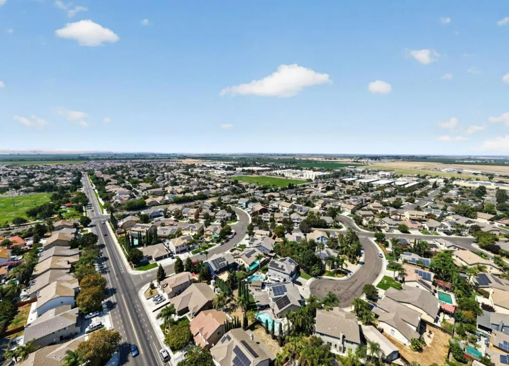 1674 Iris Street Los Banos, CA 93635