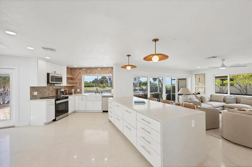1915 PENNSYLVANIA AVENUE Englewood, FL 34224