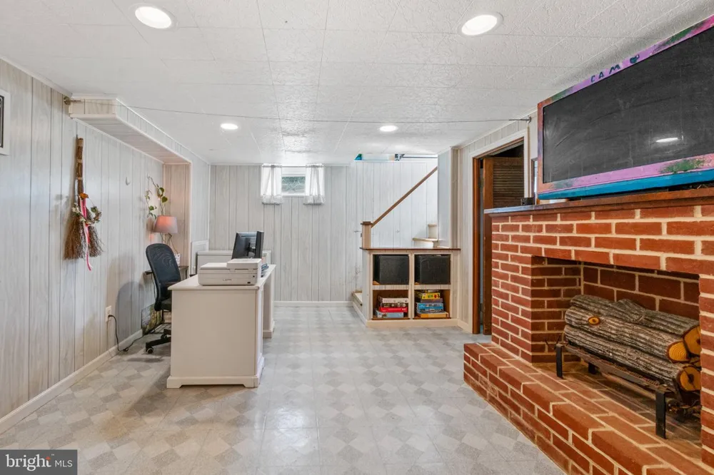 21 HADDINGTON ROAD Lutherville Timonium, MD 21093