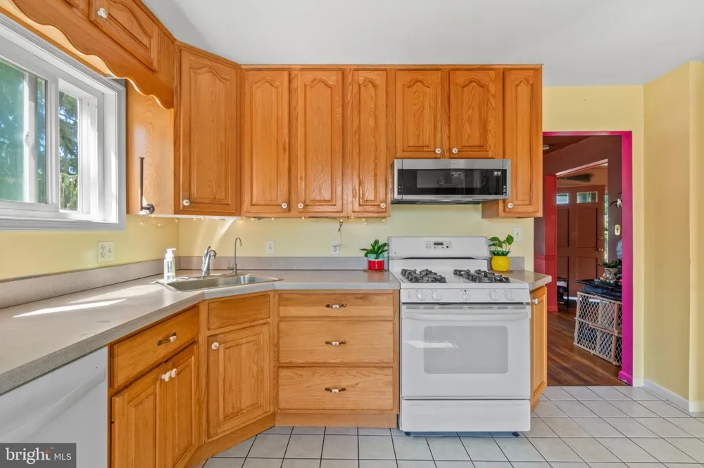 21 HADDINGTON ROAD Lutherville Timonium, MD 21093