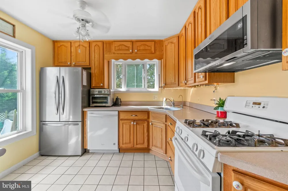 21 HADDINGTON ROAD Lutherville Timonium, MD 21093