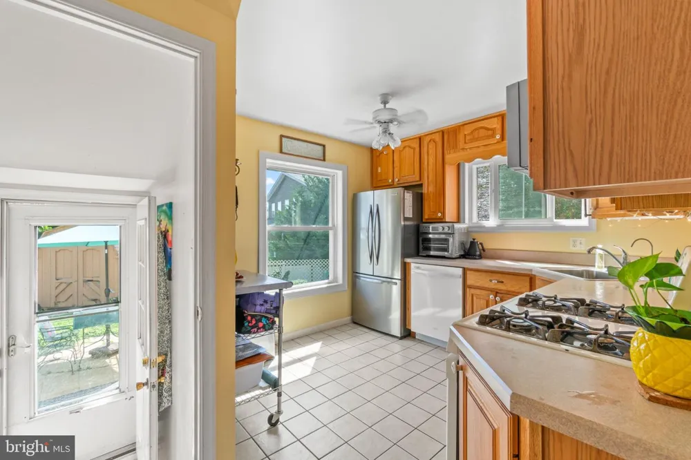 21 HADDINGTON ROAD Lutherville Timonium, MD 21093