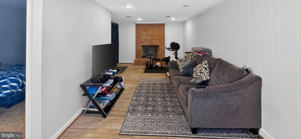 9205 GATEWATER Potomac, MD 20854