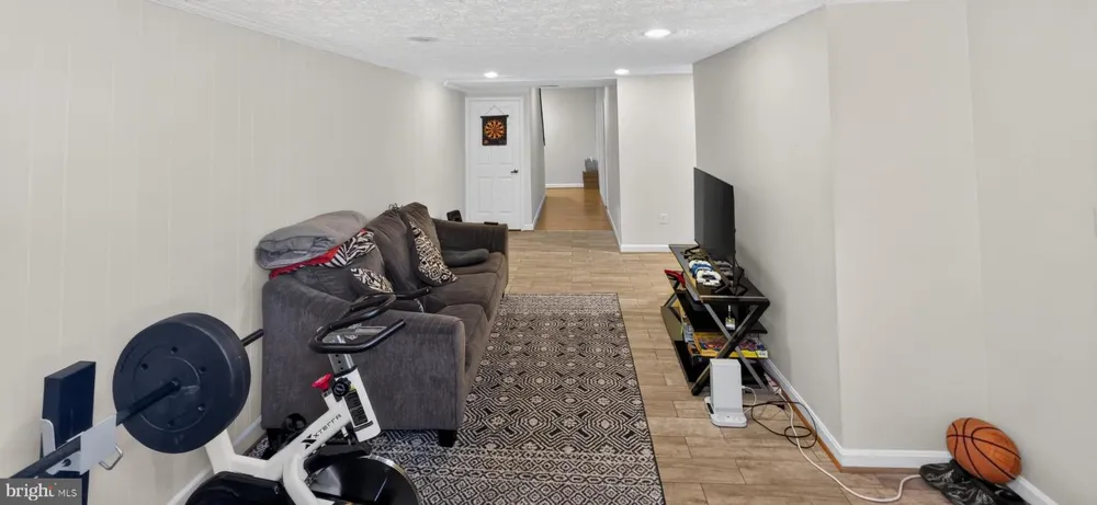 9205 GATEWATER Potomac, MD 20854