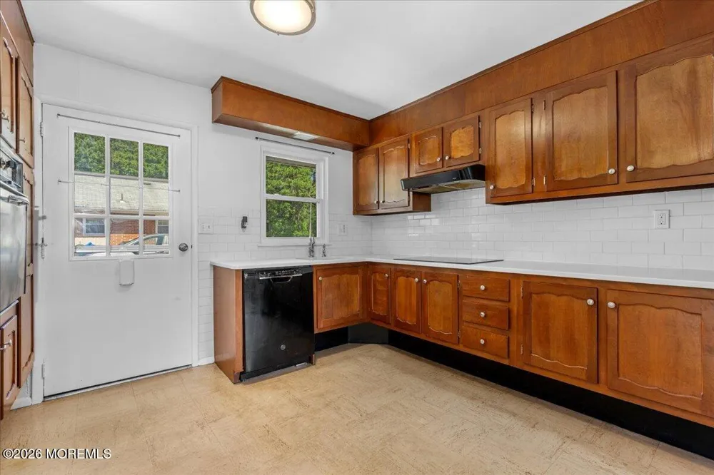660 Plymouth Drive Lakewood, NJ 08701