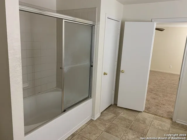 272 HINGE CHASE Cibolo, TX 78108