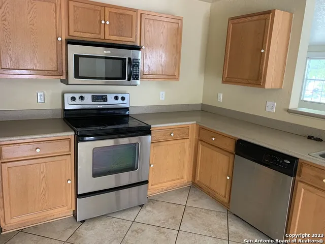 272 HINGE CHASE Cibolo, TX 78108