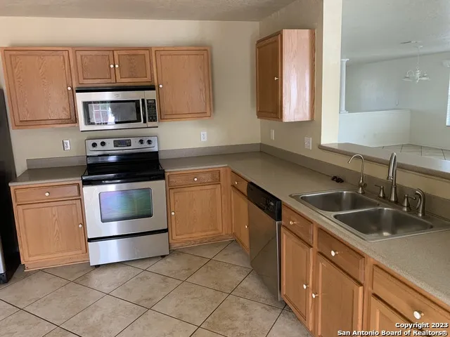 272 HINGE CHASE Cibolo, TX 78108