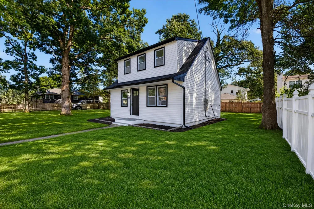 10 harrison Drive Shirley, NY 11967