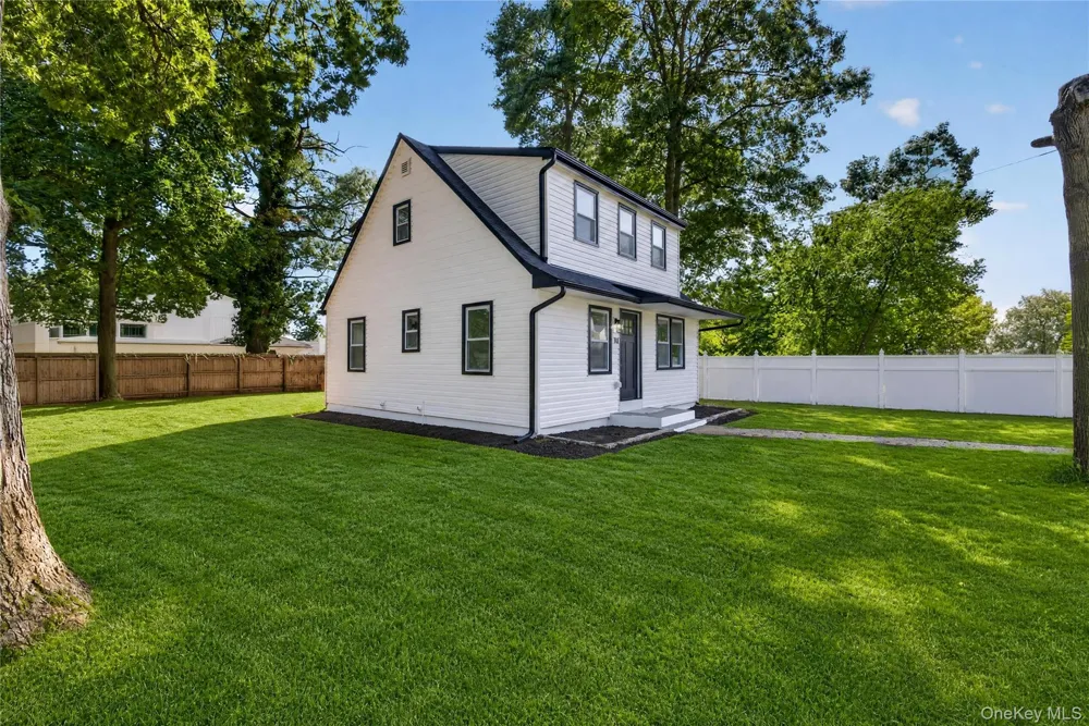 10 harrison Drive Shirley, NY 11967