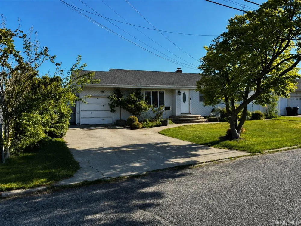 11 Franklin Street Brentwood, NY 11717