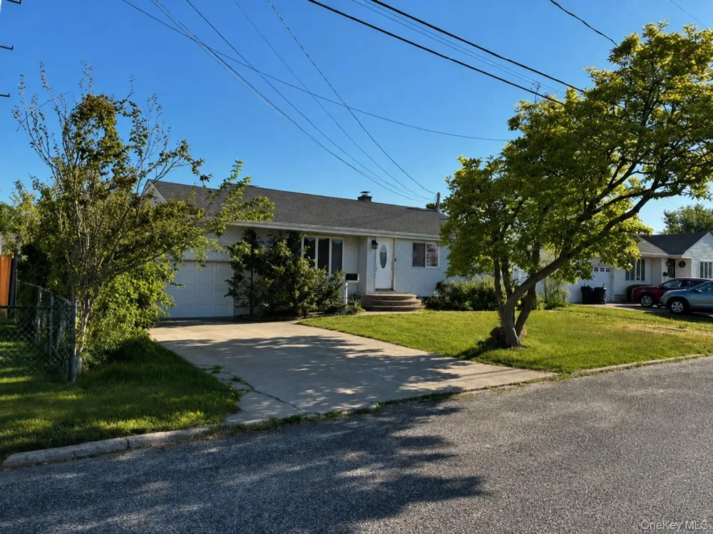 11 Franklin Street Brentwood, NY 11717