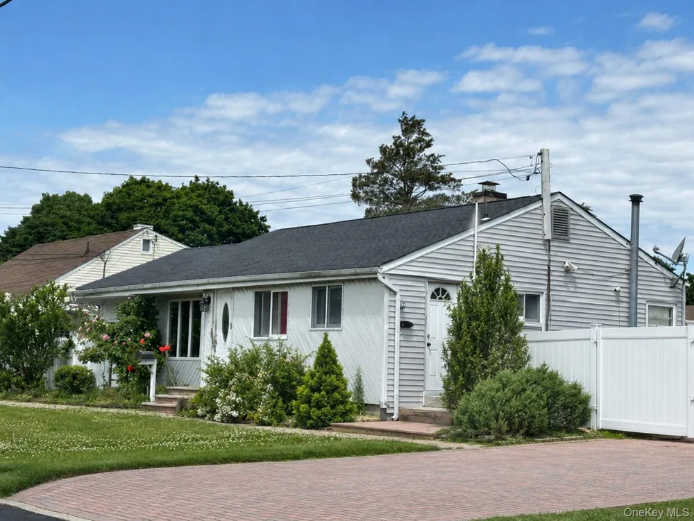 11 Franklin Street Brentwood, NY 11717