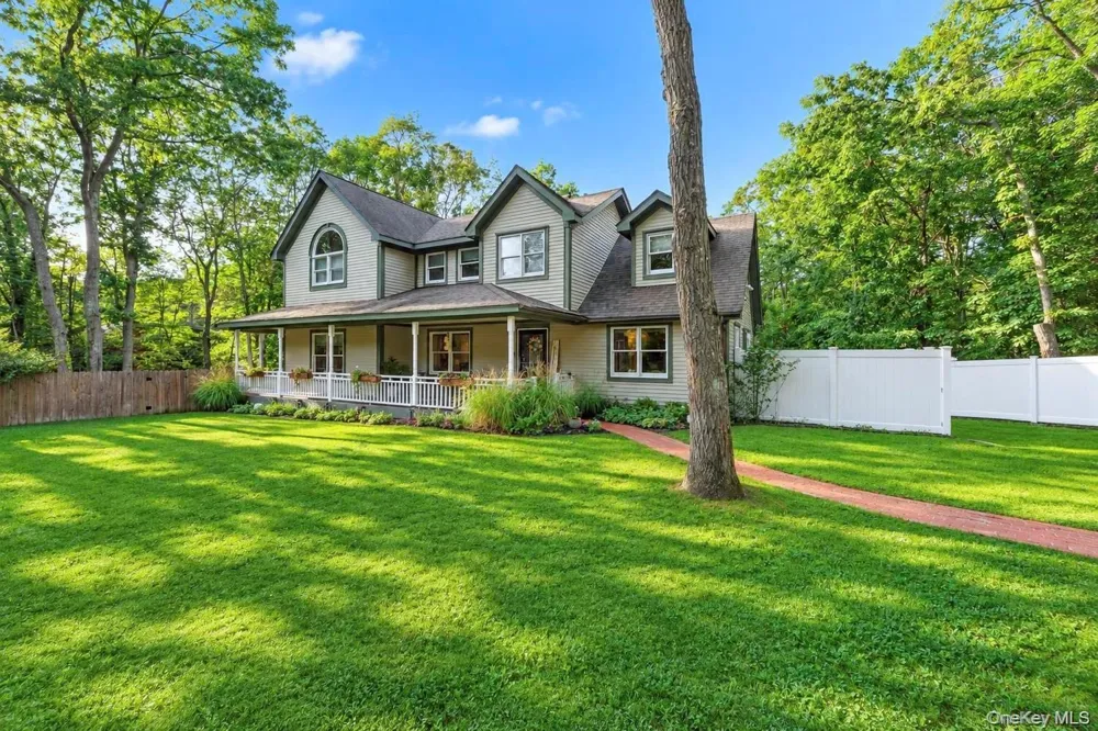 15 Hillcrest Avenue Port Jefferson, NY 11777