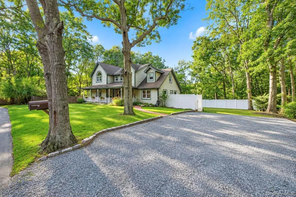 15 Hillcrest Avenue Port Jefferson, NY 11777