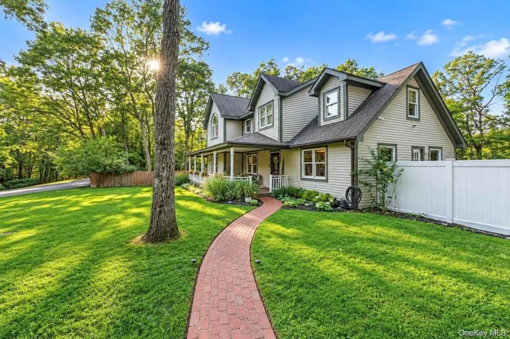 15 Hillcrest Avenue Port Jefferson, NY 11777
