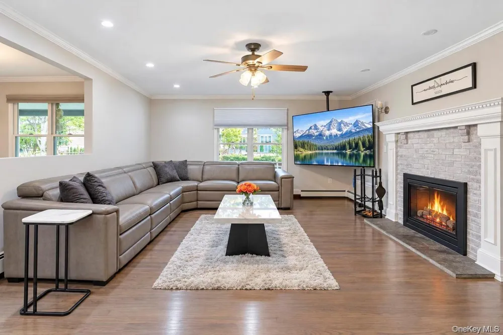 15 Hillcrest Avenue Port Jefferson, NY 11777