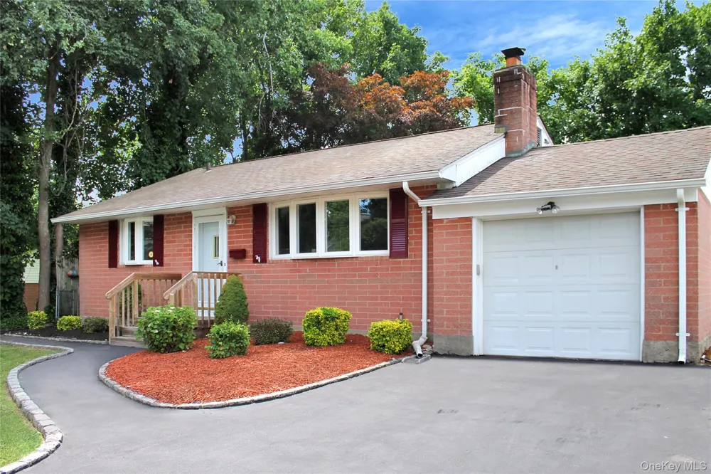6 Lancaster Place South Huntington, NY 11746