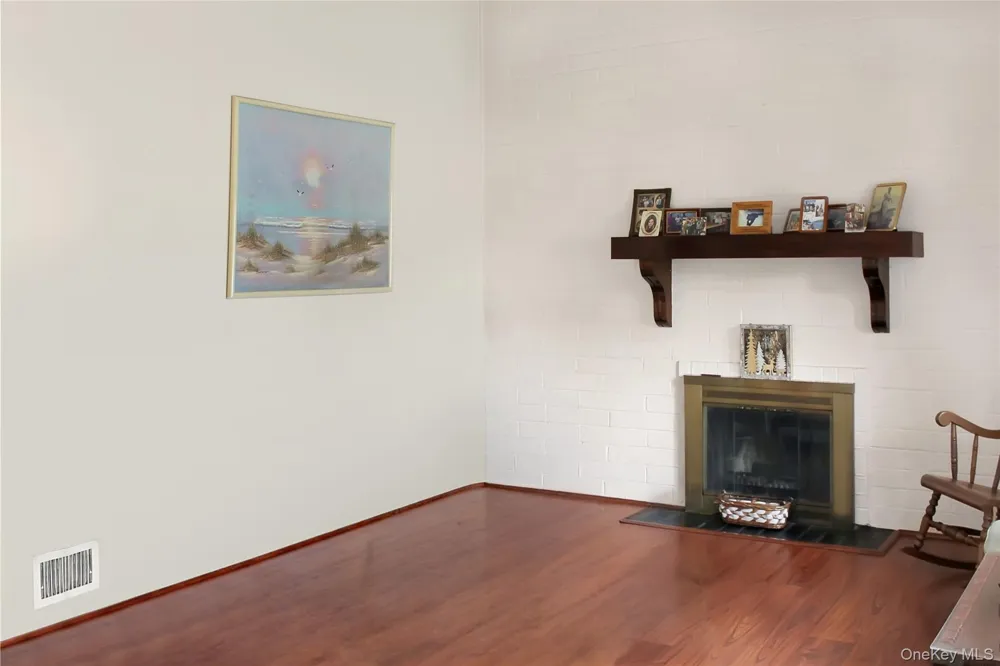 6 Lancaster Place South Huntington, NY 11746