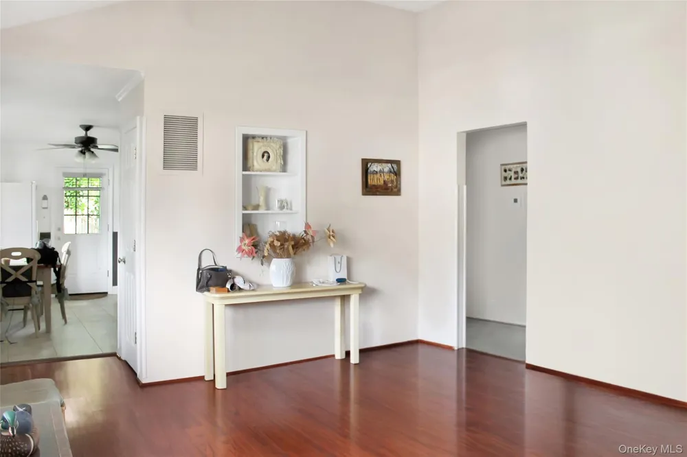 6 Lancaster Place South Huntington, NY 11746