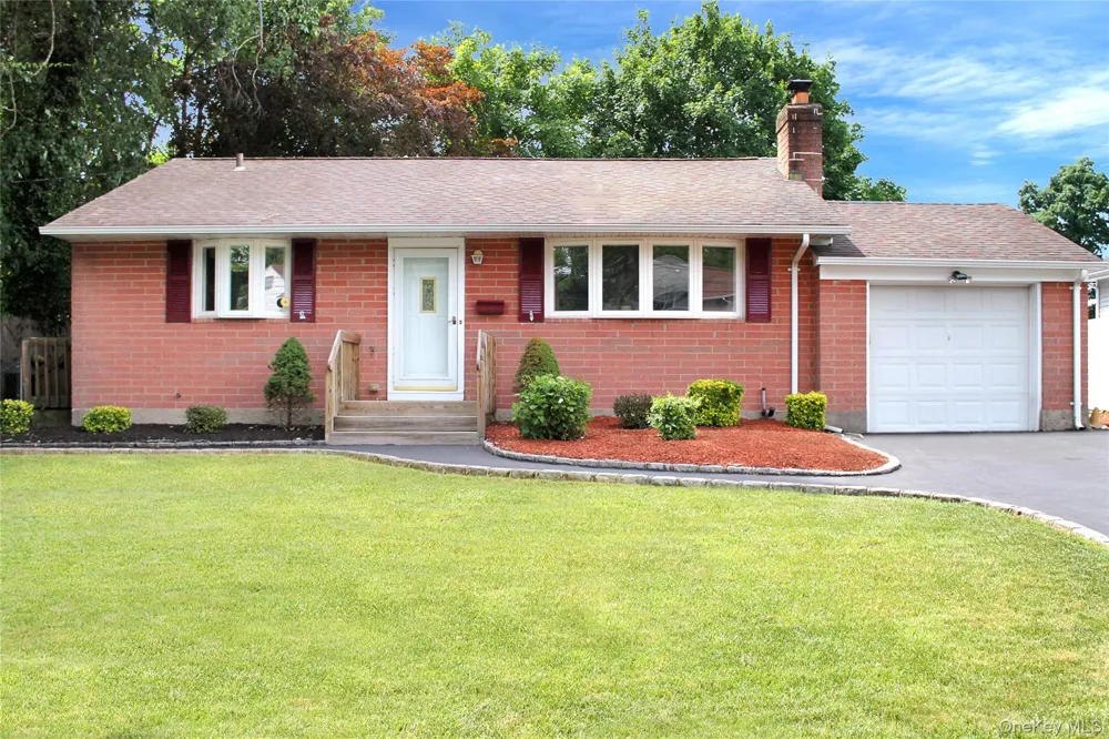 6 Lancaster Place South Huntington, NY 11746