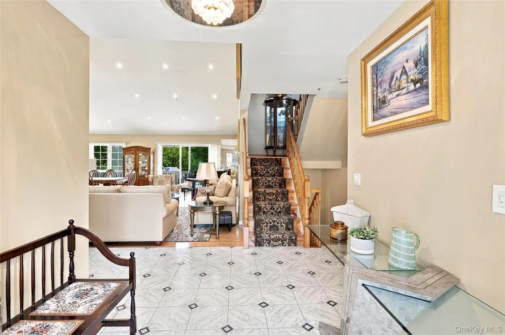 24 Oakcrest Lane Hastings-on-Hudson, NY 10706