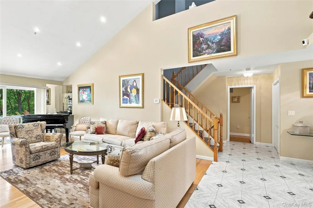 24 Oakcrest Lane Hastings-on-Hudson, NY 10706