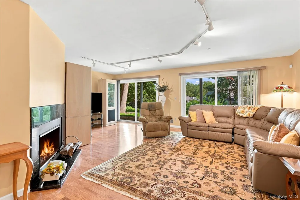 24 Oakcrest Lane Hastings-on-Hudson, NY 10706