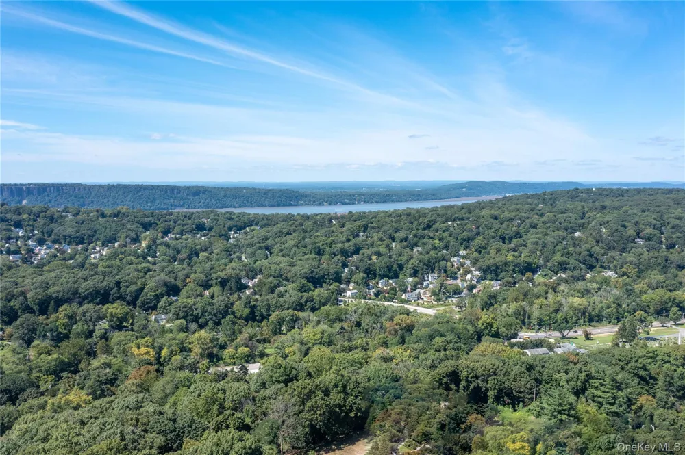 24 Oakcrest Lane Hastings-on-Hudson, NY 10706