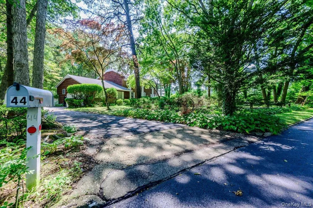 44 E Half Hollow Road Dix Hills, NY 11746