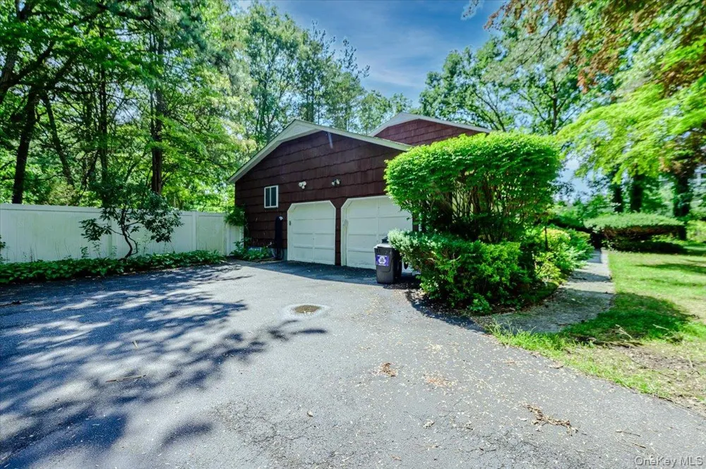 44 E Half Hollow Road Dix Hills, NY 11746