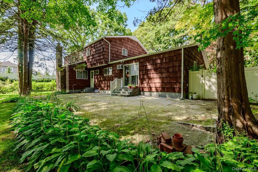 44 E Half Hollow Road Dix Hills, NY 11746