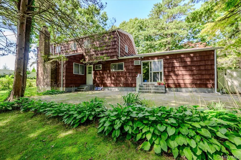 44 E Half Hollow Road Dix Hills, NY 11746