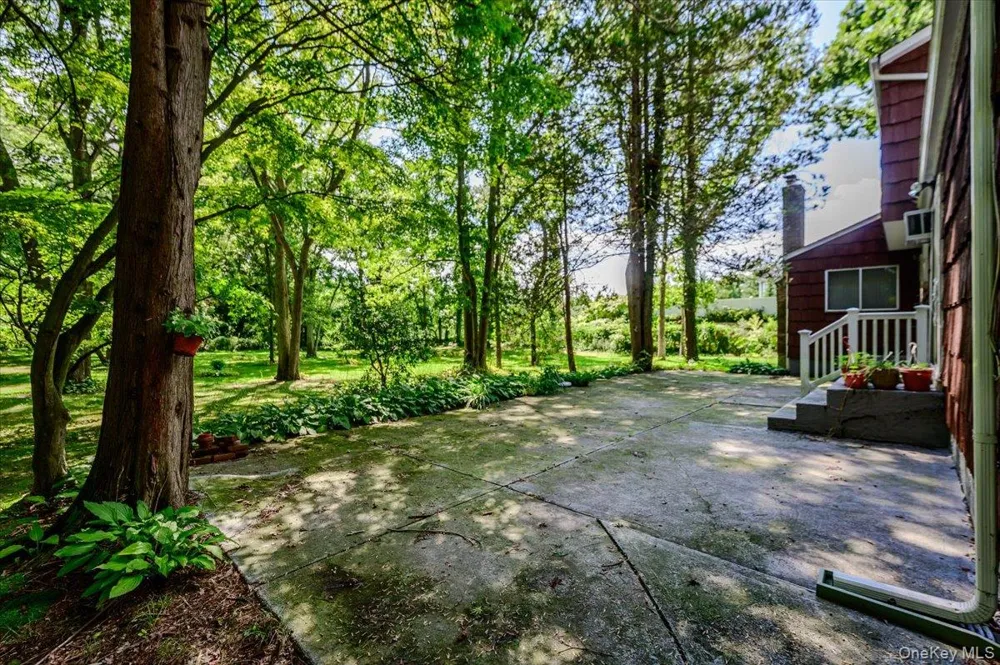44 E Half Hollow Road Dix Hills, NY 11746