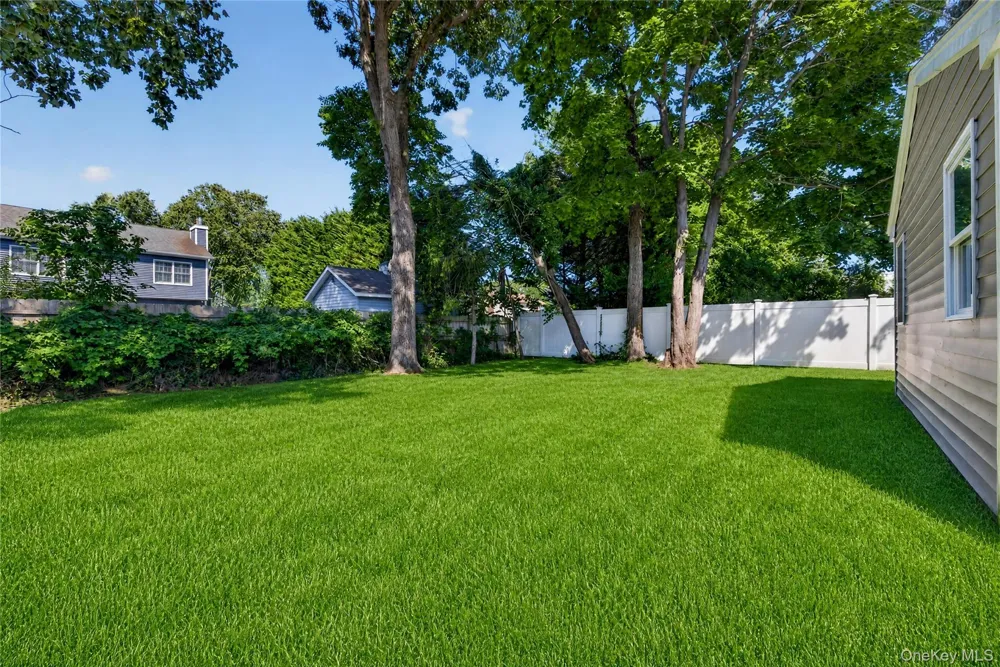 31 Rosemary Place East Islip, NY 11730