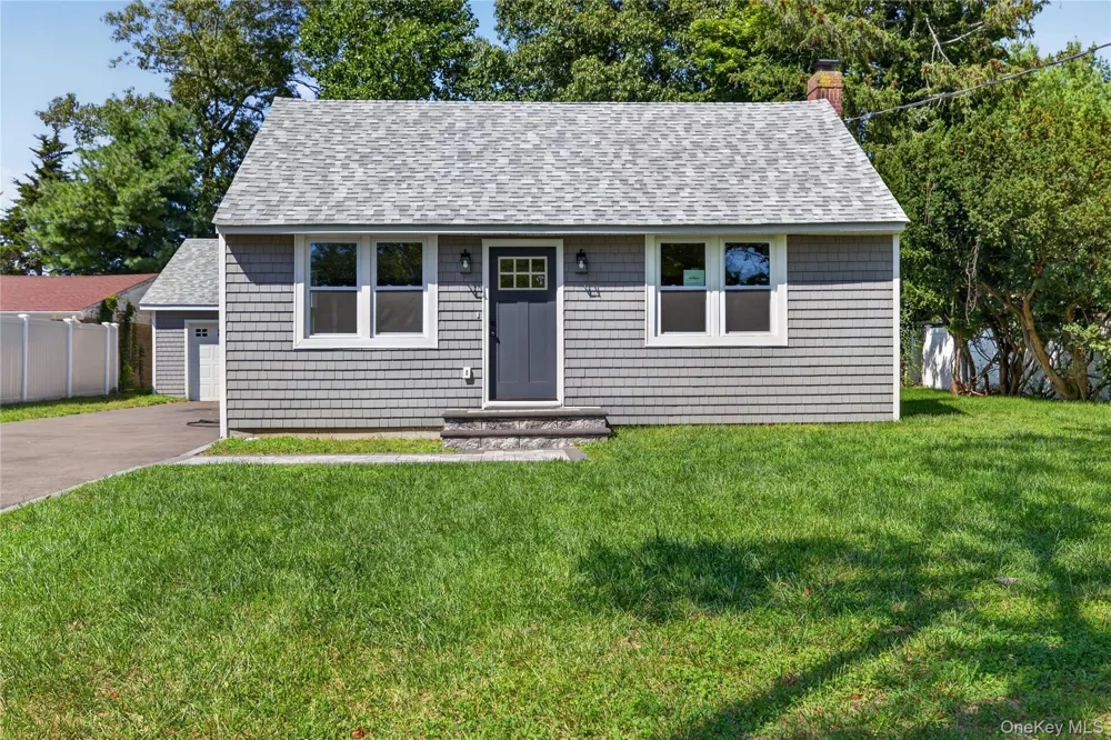 31 Rosemary Place East Islip, NY 11730