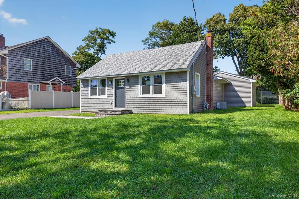 31 Rosemary Place East Islip, NY 11730
