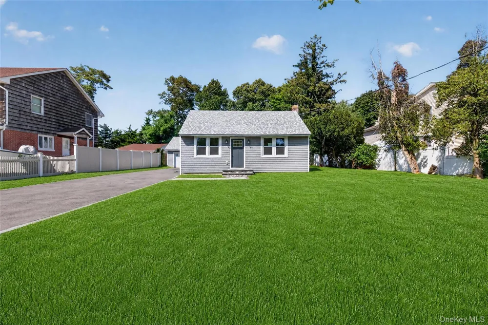 31 Rosemary Place East Islip, NY 11730