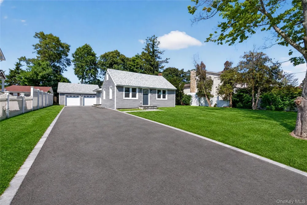 31 Rosemary Place East Islip, NY 11730