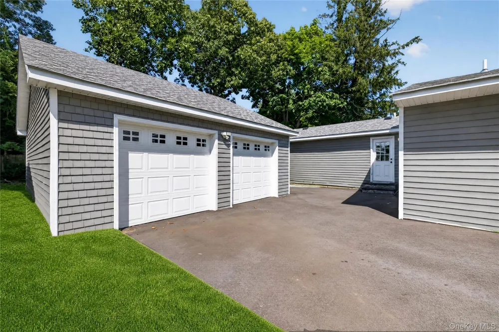 31 Rosemary Place East Islip, NY 11730