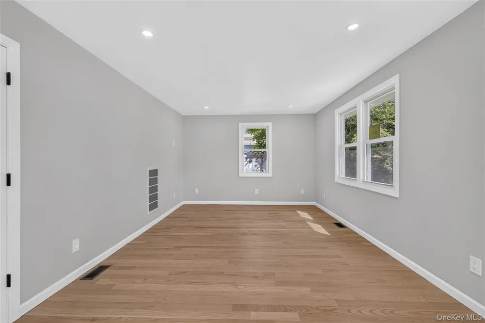 31 Rosemary Place East Islip, NY 11730