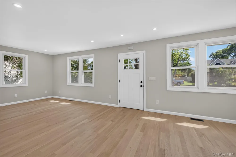 31 Rosemary Place East Islip, NY 11730