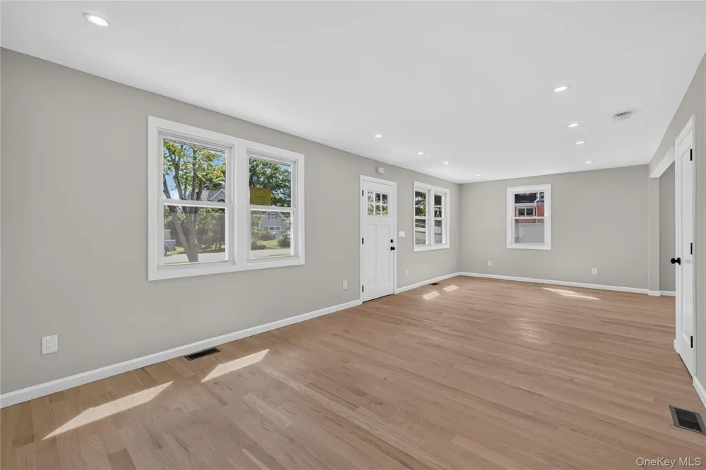 31 Rosemary Place East Islip, NY 11730