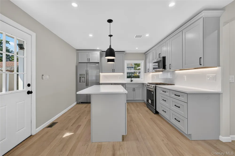 31 Rosemary Place East Islip, NY 11730