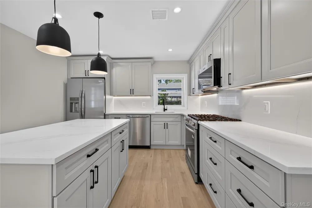 31 Rosemary Place East Islip, NY 11730
