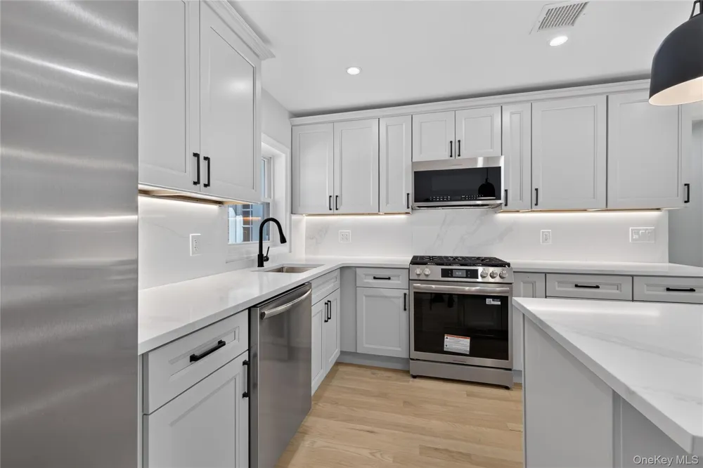 31 Rosemary Place East Islip, NY 11730