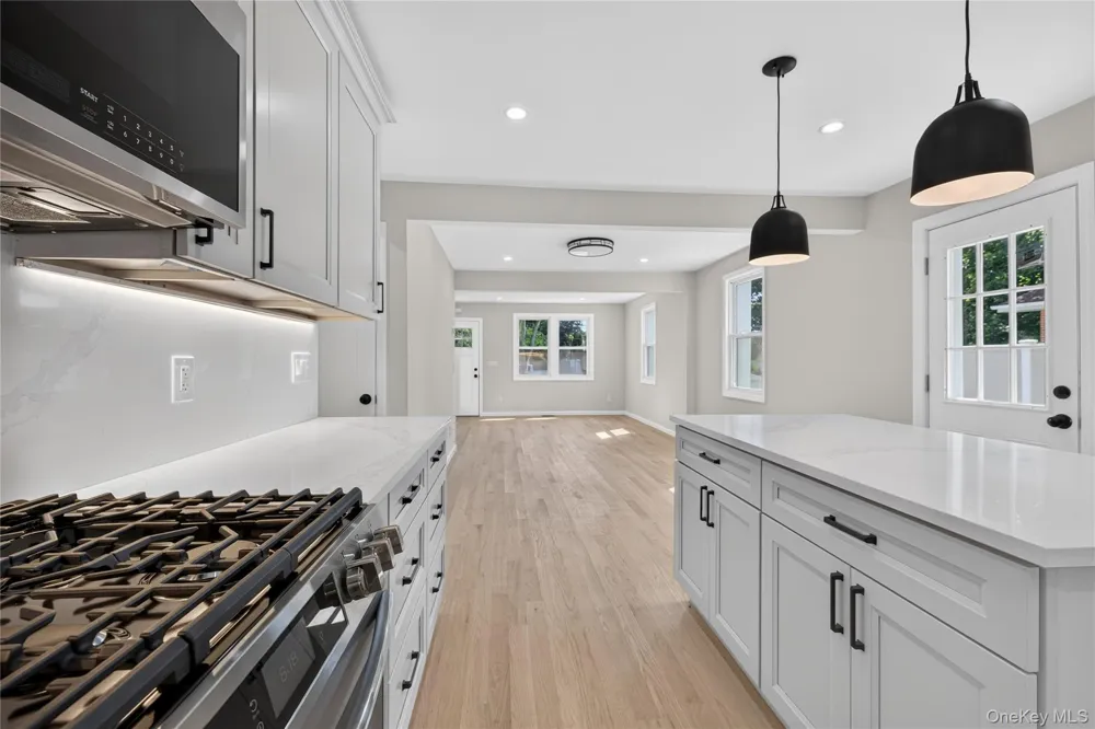 31 Rosemary Place East Islip, NY 11730